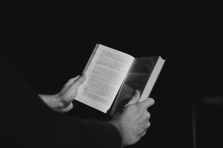 Cinco libros para leer cuando todo se derrumba
